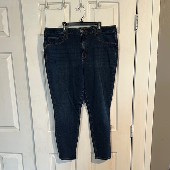 Universal Threads Size 18 Skinny Jeans - Picture 1 of 4